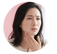 肌悩みが気になる女性