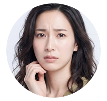 肌悩みが気になる女性